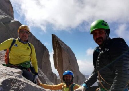 صعود مشترک باشگاه کوهنوردی سهند برازجان و گروه کلاک کهن کرج به قله علم کوه / تصاویر