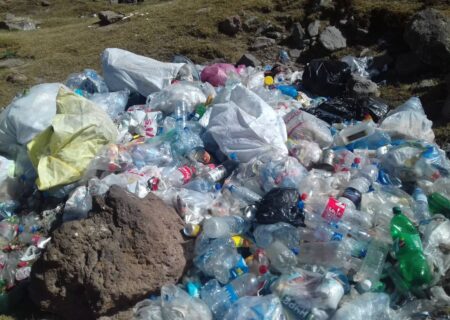 پاکسازی، جمع آوری و تخلیه زباله از پناهگاه تخت فریدون و شمال شرق قله دماوند