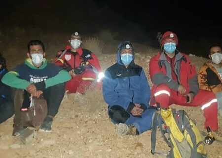 عملیات آتش‌نشانی برای یافتن دو جوان در ارتفاعات کوه سرخ قلات