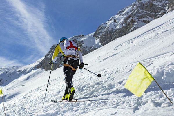 صعود تیم کوهنوردی اصفهان به ارتفاعات ۷ هزار و ۱۰۰ متری قرقیزستان