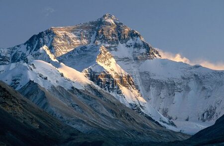 کوهنورد صعود کننده هندی اورست قلابی از آب درآمد
