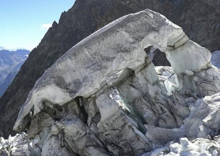احتمال ریزش بخشی از یخچال‌های طبیعی آلپ