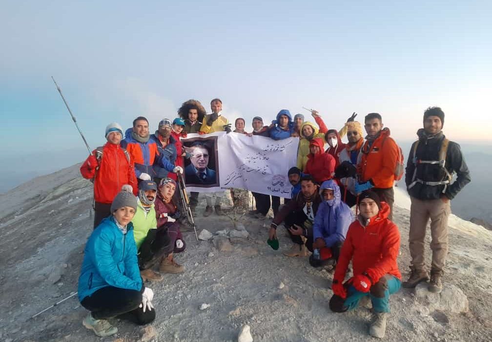 صعود کوهنوردان باشگاه اردیبهشت برازجان به قله تفتان