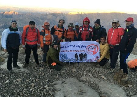 صعود کوهنوردان باشگاه کوهنوردی “طوفان” به کینو بام استان خوزستان