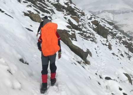 امدادگران شمیرانات با ۱۵ ساعت عملیات ۵ کوهنورد را نجات دادند