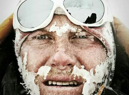 کوری ریچاردز اولین و تنها کوهنورد امریکایی است که توانسته یک قله ۸۰۰۰ متری را در زمستان صعود کند