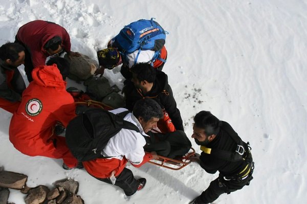یک کوهنورد مفقود شده در تکاب پیدا شد/عملیات امدادی ادامه دارد