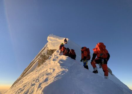 اورست خالی از کوهنورد
