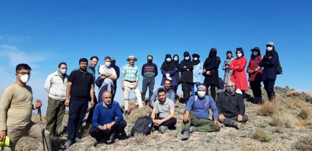 شروع فعالیت هیات کوهنوردی زواره با هدف شناسایی و معرفی قله های کویر مرکزی ایران