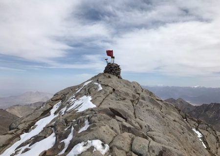 گزارش برنامه كوهنوردي صعود به قله ی دومیر يك روزه