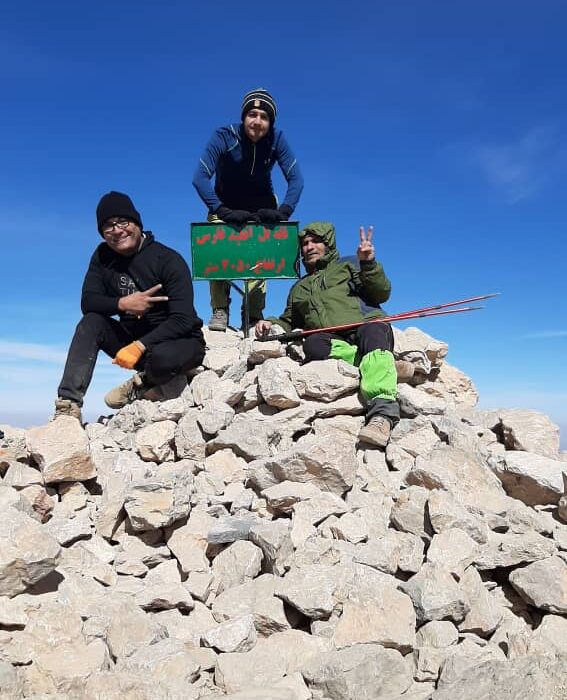 صعود کوهنوردان کوه چنار به بام استان فارس