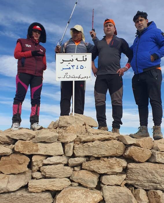 صعود کوهنوردان باشگاه حامیان طبیعت به قله ۳۴۵۰ متری نیر