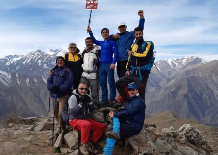 صعود کوهنوردان چالوسی به قله ۳۱۰۰ متری چاکوه