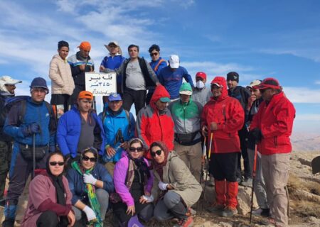 صعود کوهنوردان باشگاه یاران کوهستان به قله ۳۴۵۰ متری نیر