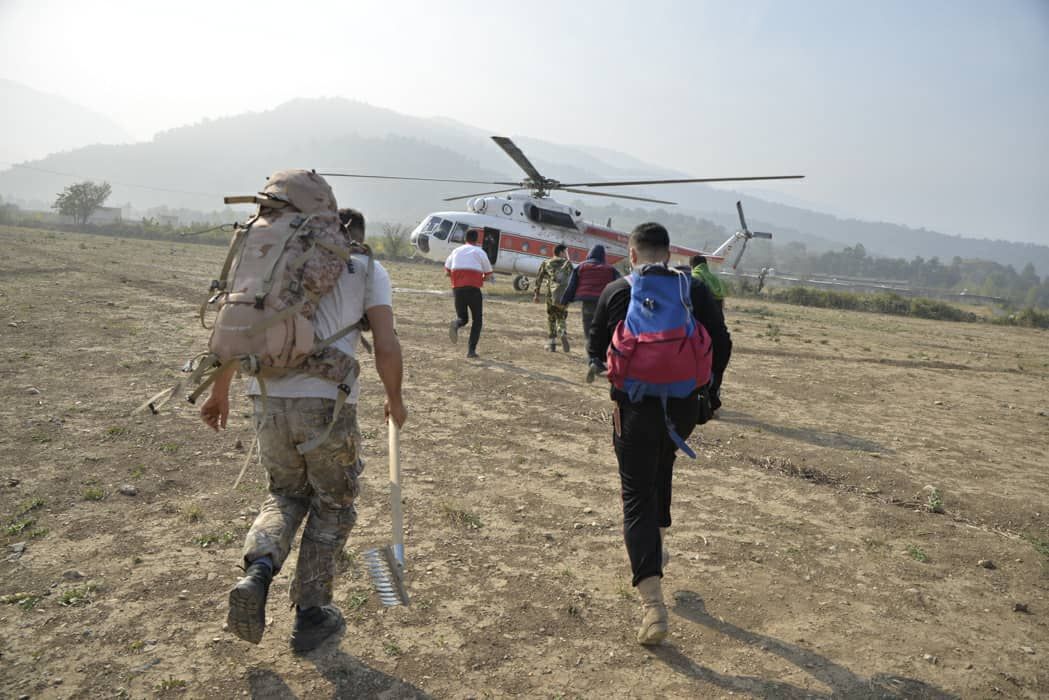 ۴۴ سورتی پرواز برای مهار آتش سوزی جنگل های توسکستان اعزام شدند