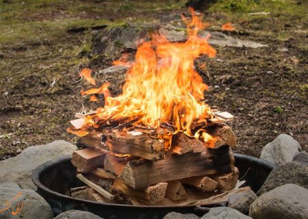 ترفند برای روشن کردن سریع و آسان آتش در طبیعت با کمک چسب مایع
