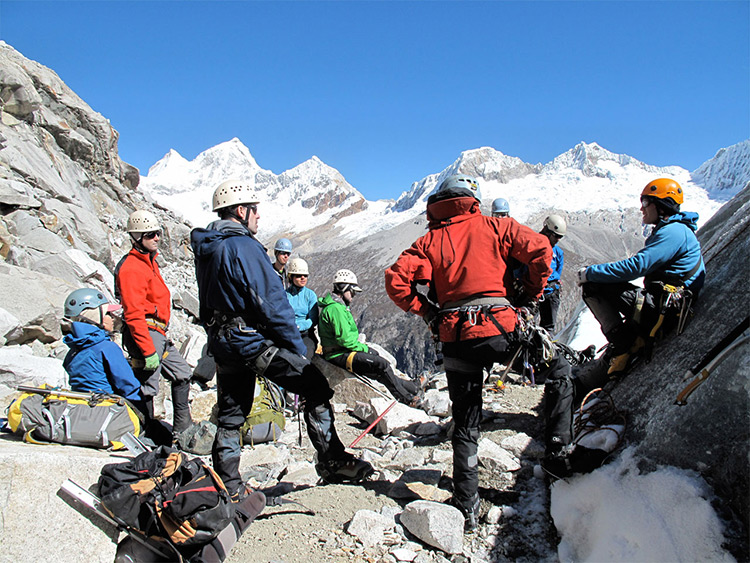 سازماندهی در برنامه های کوهنوردی و صعودهای زمستانی