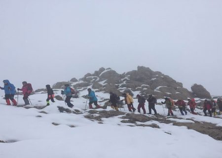 کوهنوردان بلندترین قله مهاباد را فتح کردند