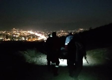 نجات کوهنورد ٣۵ ساله در ارتفاعات کوه دراک توسط نجاتگران پایگاه دراک