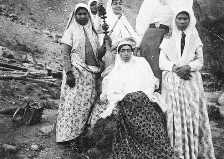کوهنوردی عجیب زنان قاجار با قلیان / عکس