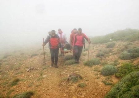 امدادرسانی نجاتگران هوراند به روستایی مصدوم در ارتفاعات
