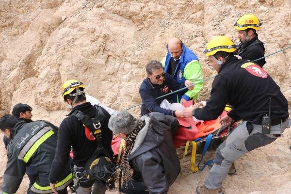 نجات ۴ کوهنورد گرفتار درقلعه شاهدژ صفه پس از ۵ ساعت عملیات امدادی
