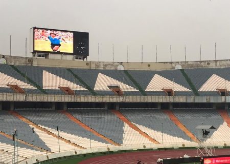 ادای احترام به مارادونا در ورزشگاه‌های ایران