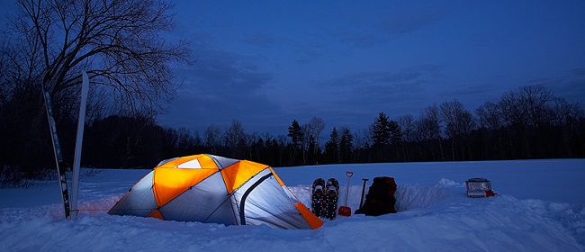چادر زدن در هنگام کوهنوردی در برف