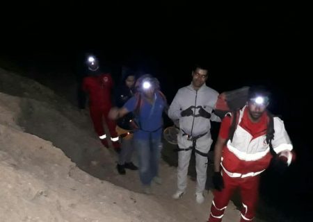 نجات خواهر و برادر گرفتار در ارتفاعات روستای کرند سربیشه