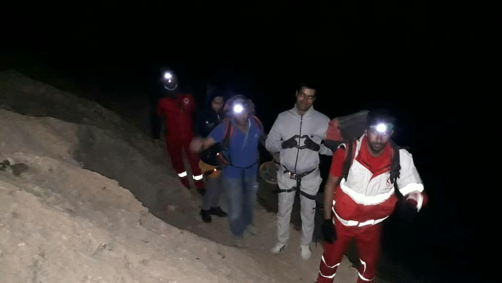 نجات خواهر و برادر گرفتار در ارتفاعات روستای کرند سربیشه