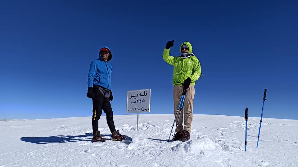 قله نیر زیر پای کوهنوردان دهدشتی