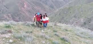 نجات ۲ کوهنورد گرفتار شده در ارتفاعات گاو کشان شاهکو گرگان