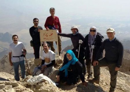 کوهنوران وزارت جهاد کشاورزی به قله پراو کرمانشاه صعود کردند