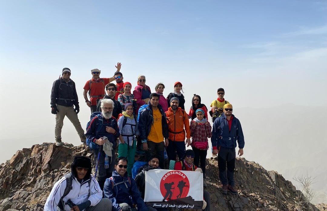 صعود کوهنوردان همسنگار بندرعباس به قله کوه گروم رودان