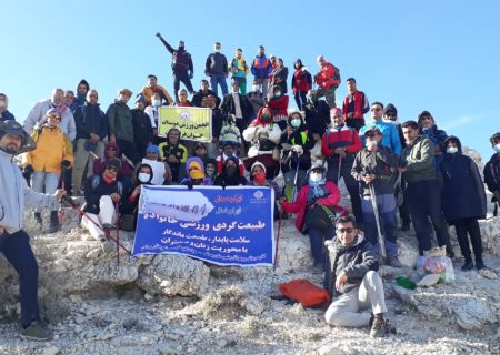 صعود به قله پردیس جم  توسط کوهنوردان هرمزگانی