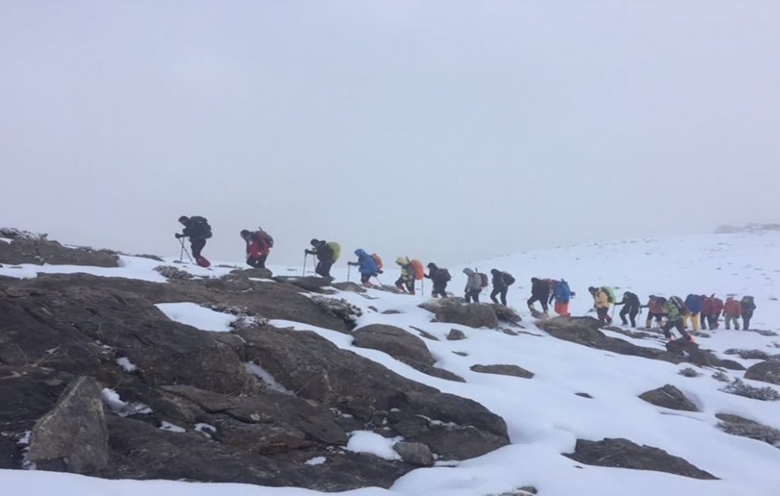 کوهنوردان مهابادی به قله ” قولی زلیخا” کردستان صعود کردند