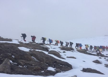 کوهنوردان مهابادی به قله ” قولی زلیخا” کردستان صعود کردند