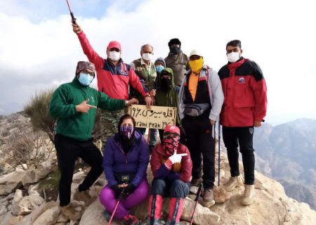 صعود تیم حامیان طبیعت کهگیلویه وبویراحمد به قله بیرمی بلندترین قله استان بوشهر