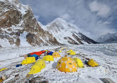 امسال بحث و جدل در دنیای کوهنوردی معطوف به استفاده از اکسیژن کمکی در تلاش صعود زمستانه بهk2 شده است