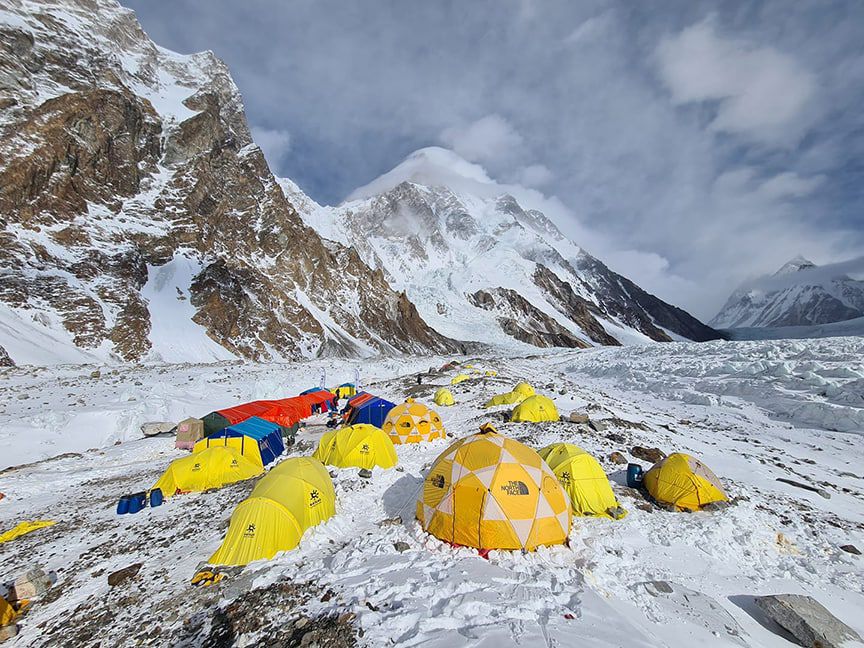 امسال بحث و جدل در دنیای کوهنوردی معطوف به استفاده از اکسیژن کمکی در تلاش صعود زمستانه بهk2 شده است