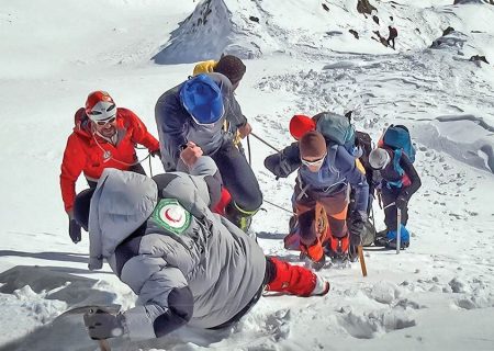 انتقاد حسين شهلايی از عملکرد گروه امداد و نجات هلال احمر برای نجات کوهنوردان