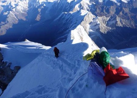 کوه‌نوردان حاضر در ماناسلو برنامه خود را از یک صعود آلپی و سریع تغییر دادند