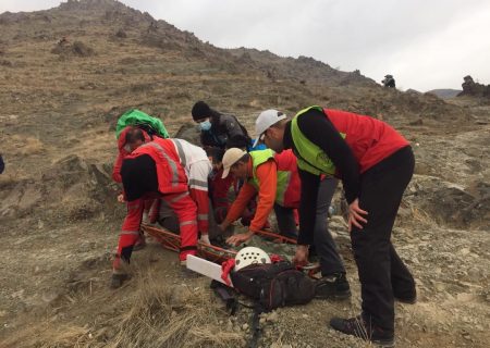 سقوط یک خانم میانسال در مسیر نرمال قله بیجی کوه کرج