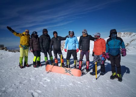 صعود کوهنوردان انجمن دنا شناسی به قله حوض دال دنا