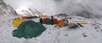همگی در کمپ اصلی K2