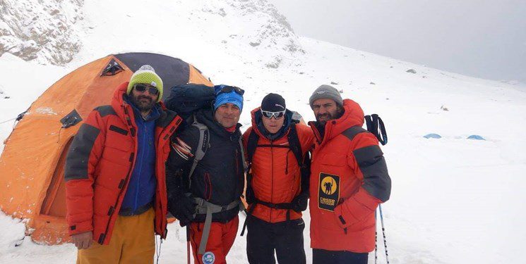 نجات سه کوهنورد گرفتار در ارتفاعات البرز توسط بالگرد اورژانس