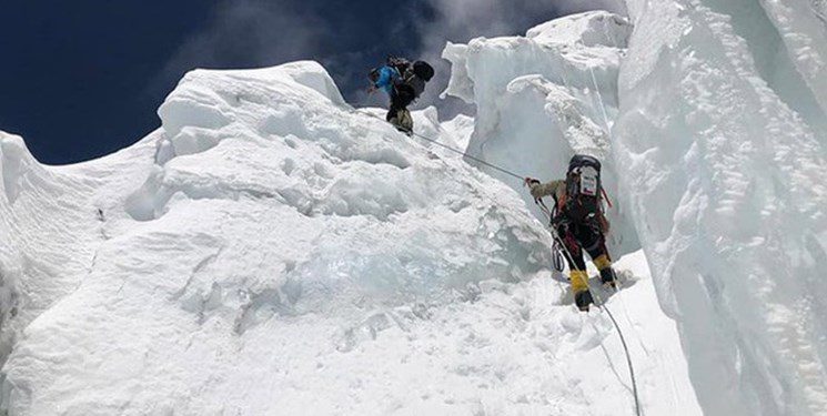 دو کوهنورد گرفتار در ارتفاعات البرز نجات یافتند/جست‌وجو برای یافتن سه نفر دیگر ادامه دارد