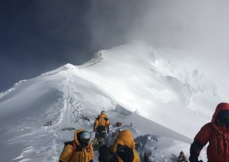 ۱۰ سال تعلیق از هر نوع فعالیت کوهنوردی به دلیل جعل تصاویر صعود به اورست !