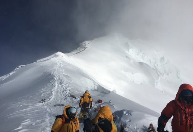 ۱۰ سال تعلیق از هر نوع فعالیت کوهنوردی به دلیل جعل تصاویر صعود به اورست !