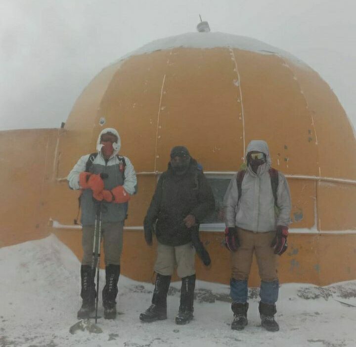 نجات دو کوهنوردی که مسیر رو مابین قله توچال و ایستگاه هفت گم کرده بودند